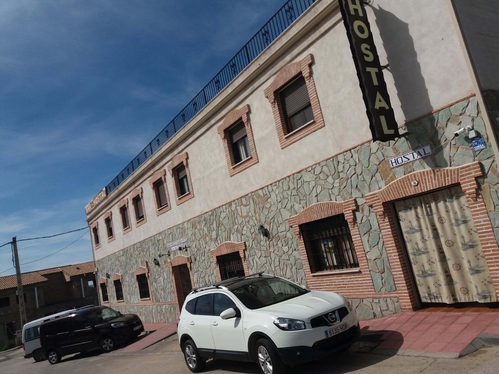 Hotel Hostal La Aldaba Montearagon Exterior foto