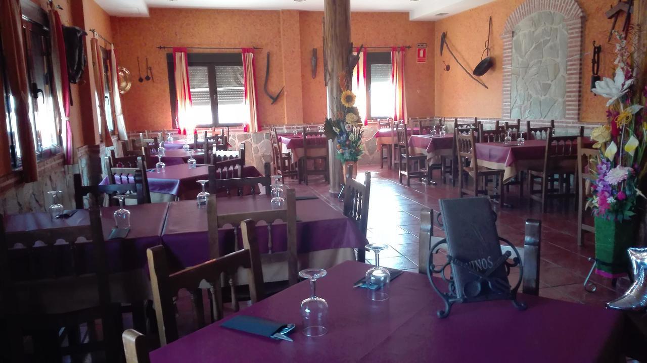 Hotel Hostal La Aldaba Montearagon Exterior foto